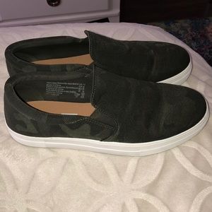 Brash Women’s 12 Camo slip on sneaker.